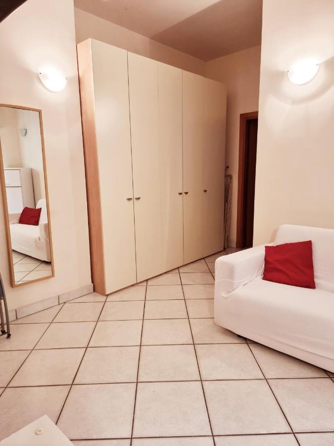 Reale Apartments 泰拉奇纳 外观 照片
