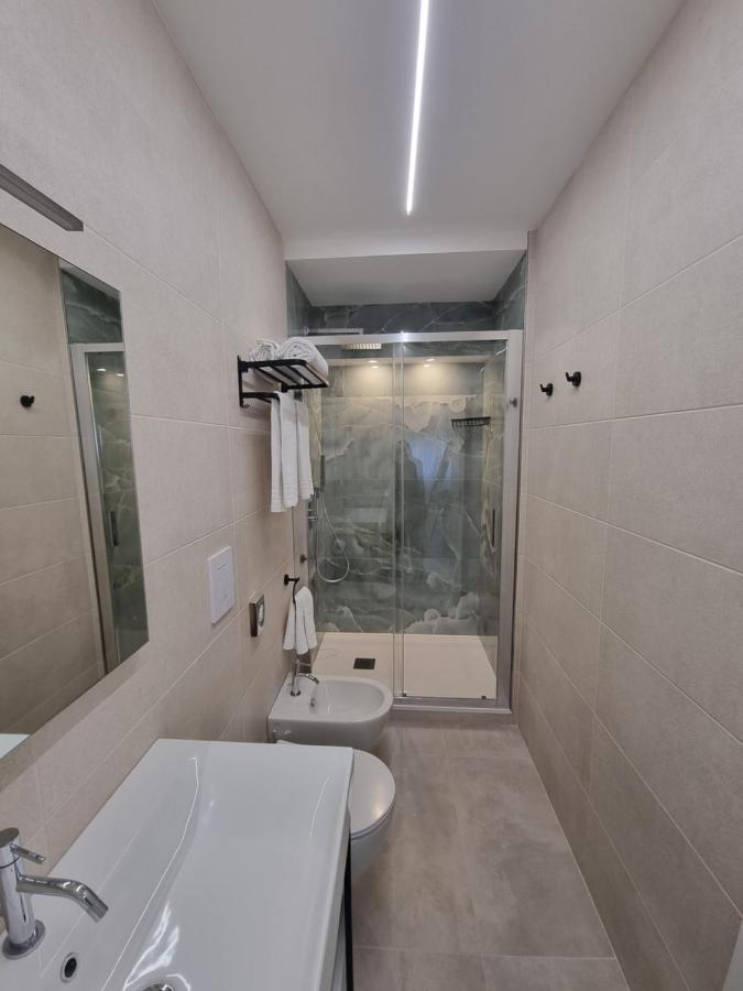 Reale Apartments 泰拉奇纳 外观 照片