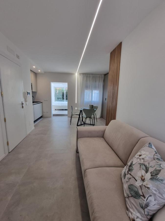 Reale Apartments 泰拉奇纳 外观 照片
